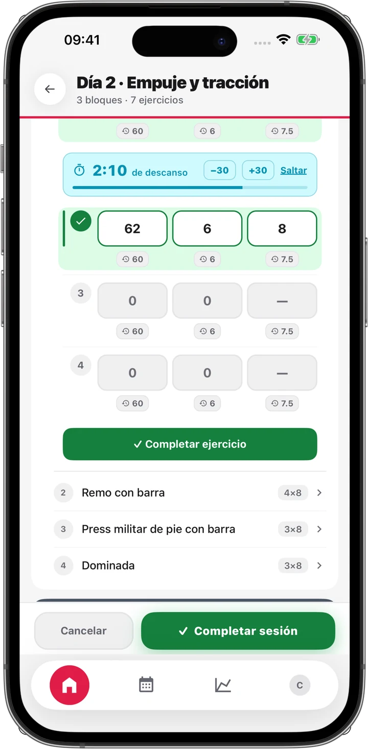Registro de series en MyTrainIt: peso, repeticiones y RPE de cada serie, con el dato de la última vez debajo de cada casilla y el descanso corriendo.